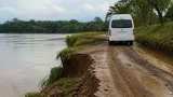 Lluvias y erosión del río Nechí afectan el transporte escolar en El Bagre